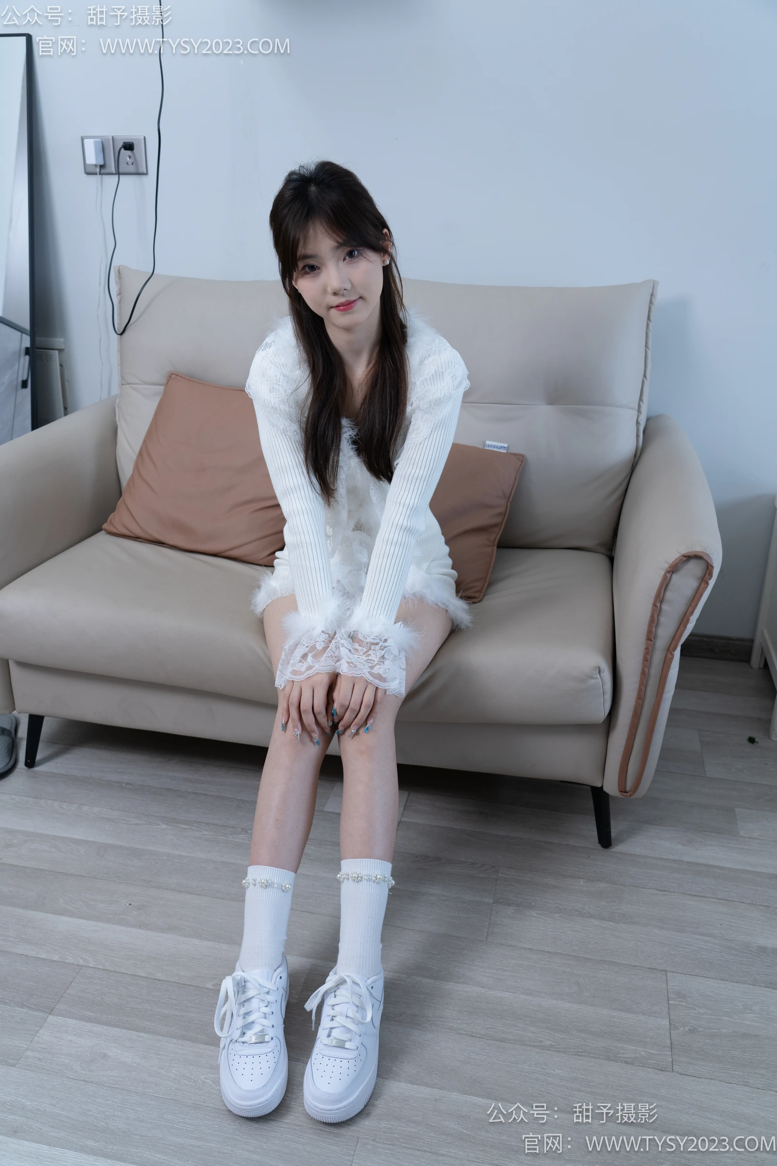 甜予摄影-No.039-璇璇-板鞋,白棉袜-[202P2V-13.1GB]-3.webp
